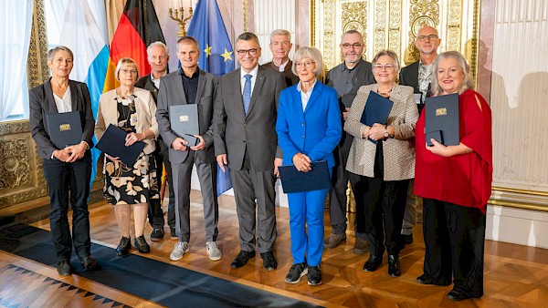 Aushändigung des Ehrenzeichens für Verdienste im Ehrenamt 2024 Aushändigung des Ehrenzeichens für Verdienste im Ehrenamt 2024
