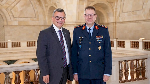 Abschiedsgespräch mit Generalarzt Andreas Hölscher Abschiedsgespräch mit Generalarzt Andreas Hölscher