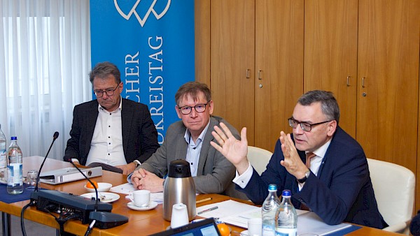 Gespräch mit dem Ausschuss für Finanzen und Sparkassen beim Bayerischen Landkreistag Gespräch mit dem Ausschuss für Finanzen und Sparkassen beim Bayerischen Landkreistag