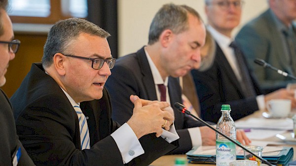 Sicherheits- und Verteidigungspolitik in Bayern Sicherheits- und Verteidigungspolitik in Bayern