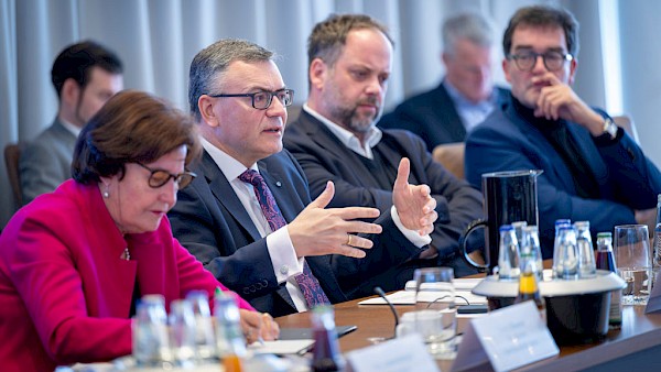 37. Sitzung des Nachbarschaftsbeirats Flughafen München 37. Sitzung des Nachbarschaftsbeirats Flughafen München