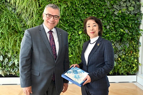 Gespräch mit der japanischen Botschafterin Mitsuko Shino