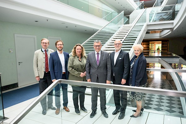 Gespräch mit Petra Guttenberger, Kerstin Schreyer und Alexander Flierl sowie Firma Pruvia