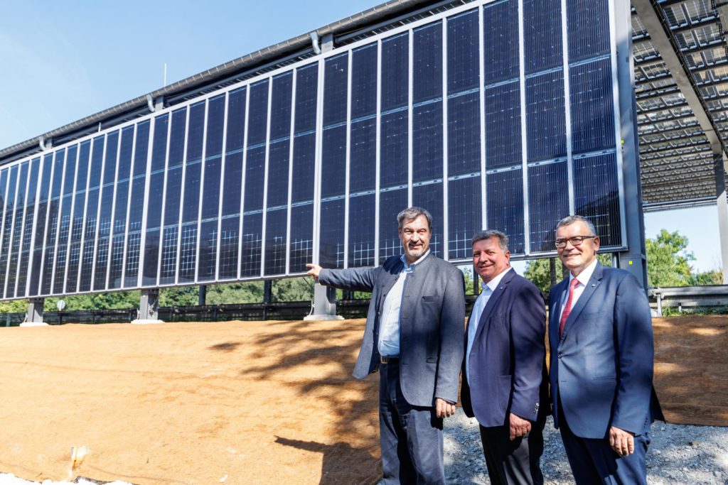 Flughafen München: Inbetriebnahme der PV-Überdachung über den Flughafenzubringer