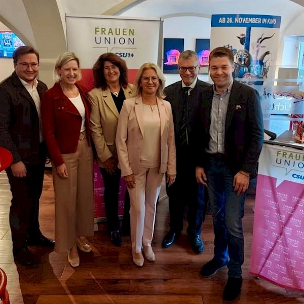 "Politik und Prosecco" der Frauenunion Moosburg "Politik und Prosecco" der Frauenunion Moosburg