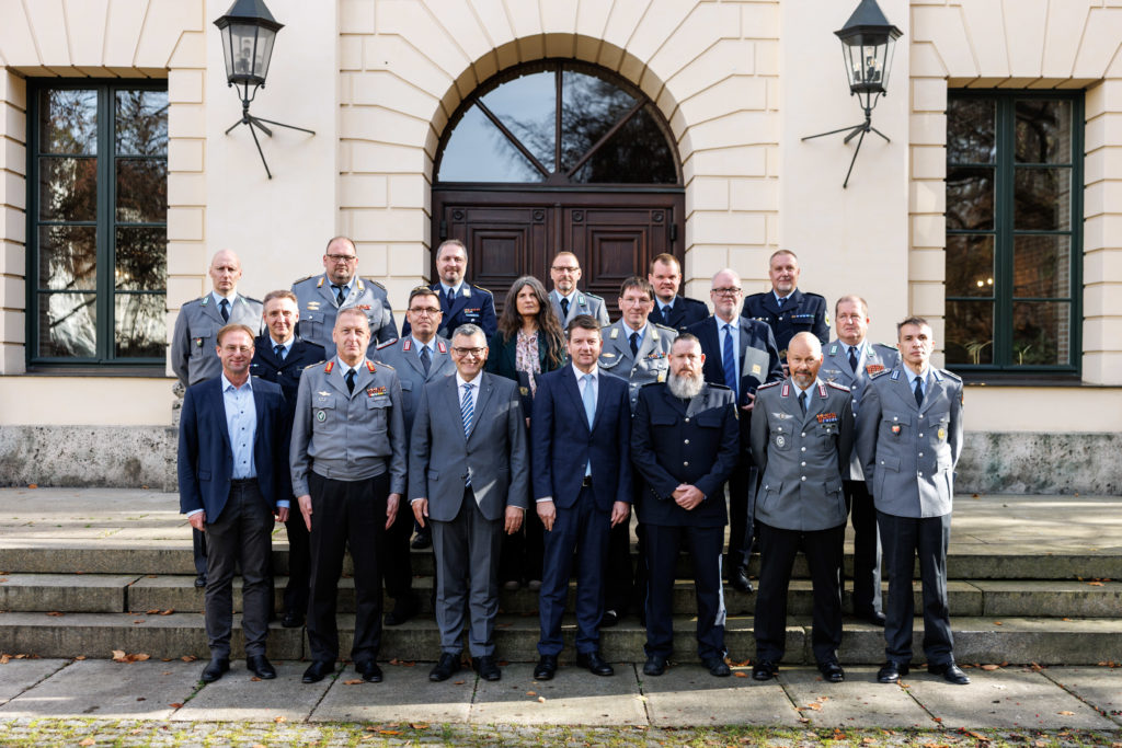 Aushändigung des Ehrenzeichens für Verdienste im Auslandseinsatz 2025