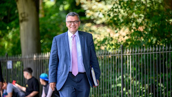 Novelle des Energiewirtschaftsgesetzes: Bundestag sichert den lokalen Eigenverbrauch netzdienlich abgeregelter Solaranlagen