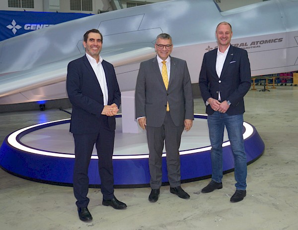 Besuch der General Atomics AeroTec Systems GmbH