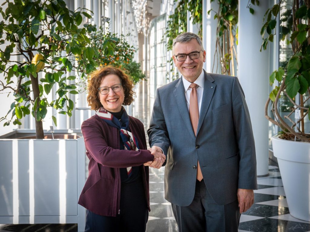 Gespräch mit Kanadas Botschafterin Vera Alexander