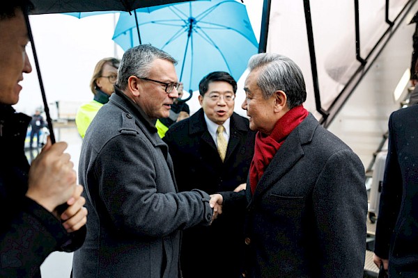 Begrüßung des Außenministers der Volksrepublik China