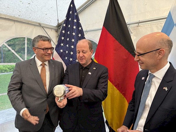 Empfang zu Ehren des Gouverneurs Jared Polis