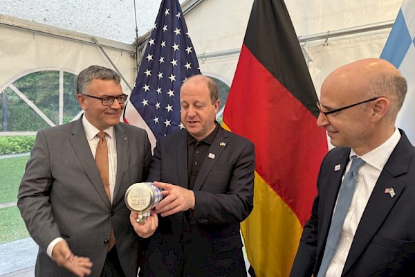 Empfang zu Ehren des Gouverneurs Jared Polis