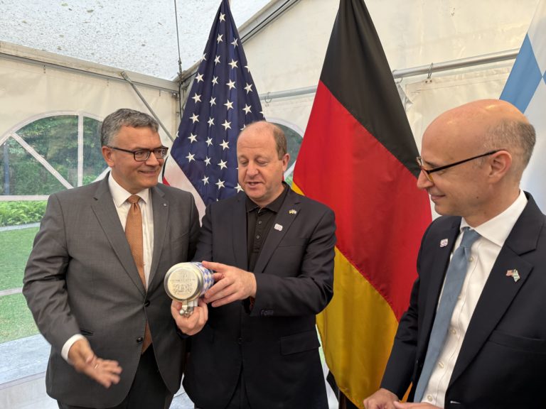 Empfang zu Ehren des Gouverneurs Jared Polis