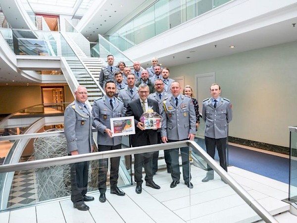 Delegation der Unteroffizierschule des Heeres in der Staatskanzlei